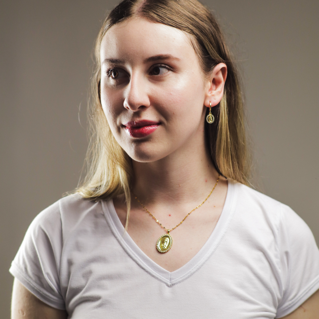 (Acquista 1, ricevi 2) Collana Madonna di Guadalupe avvolta da zirconi