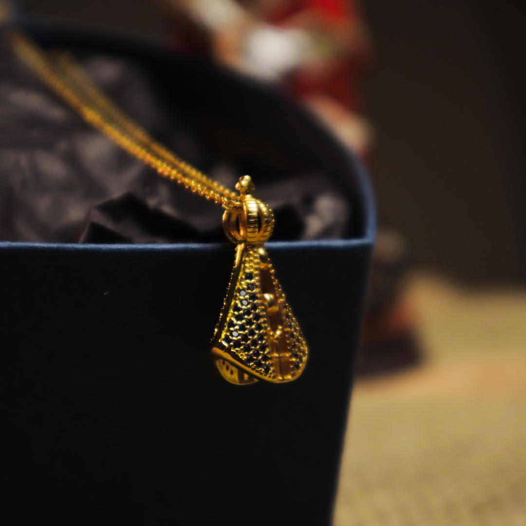 (ACQUISTA 1, RICEVI 2) Collana Madonna – Doppia Faccia e Placcata in Oro