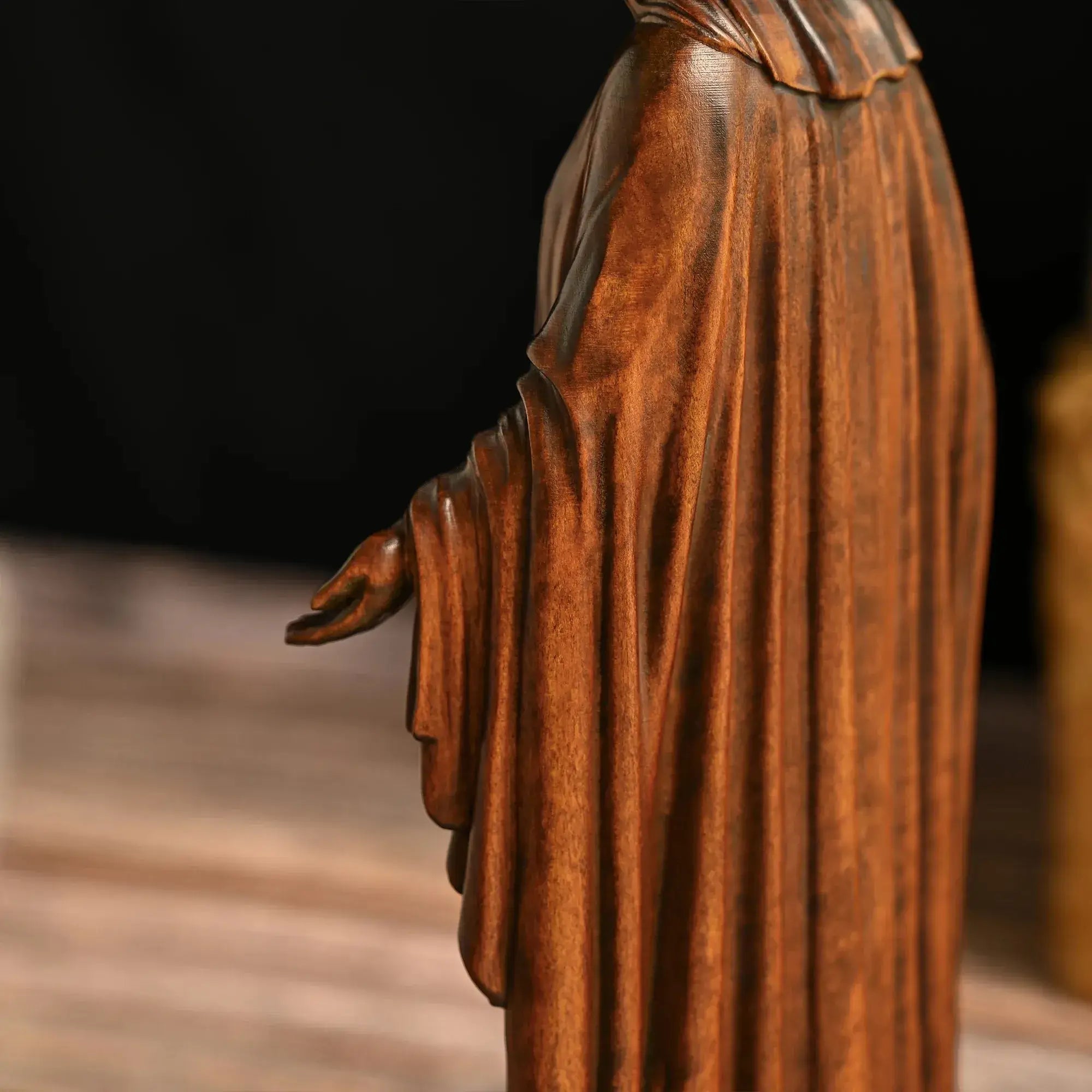Immagine della Vergine Maria in Legno