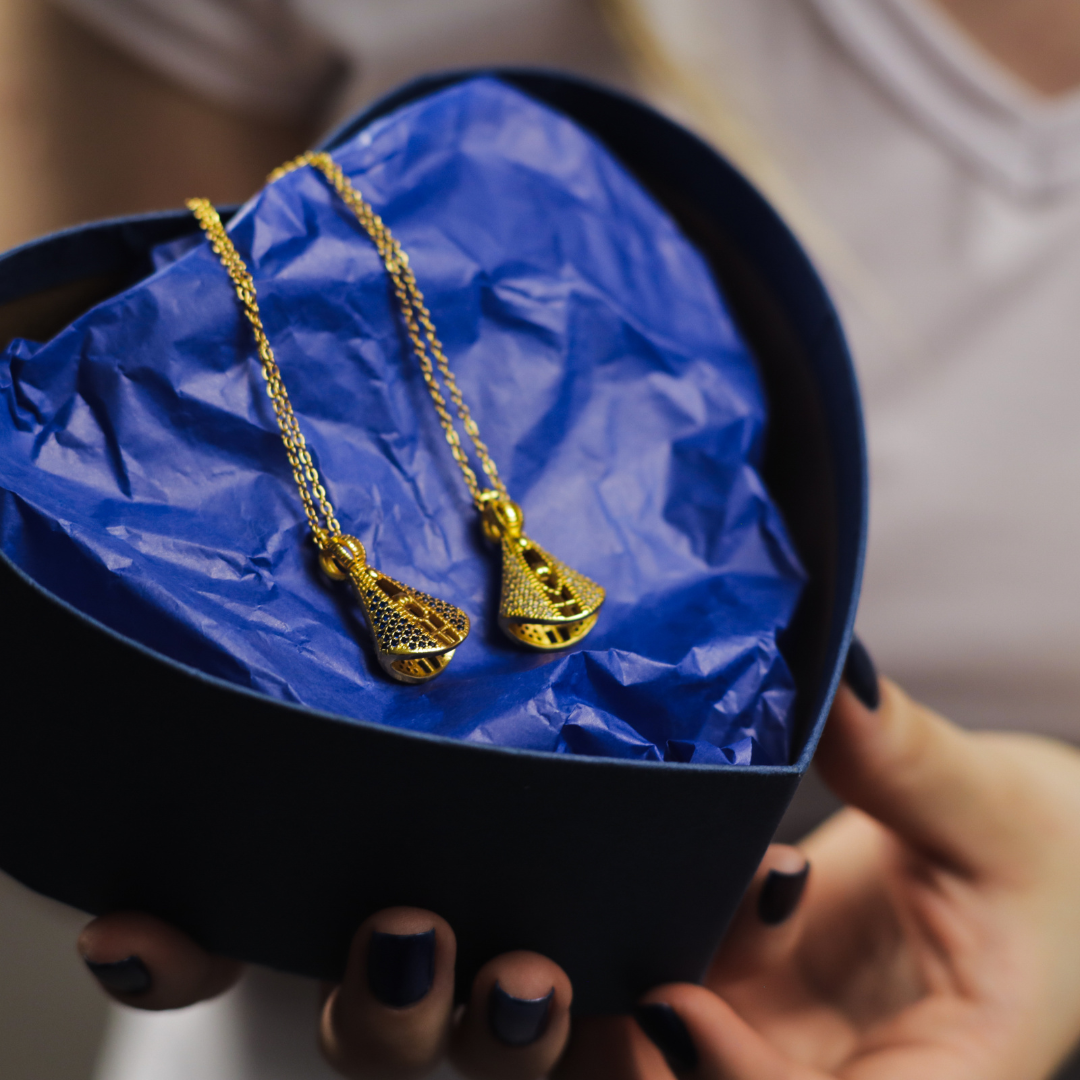 (ACQUISTA 1, RICEVI 2) Collana Madonna – Doppia Faccia e Placcata in Oro