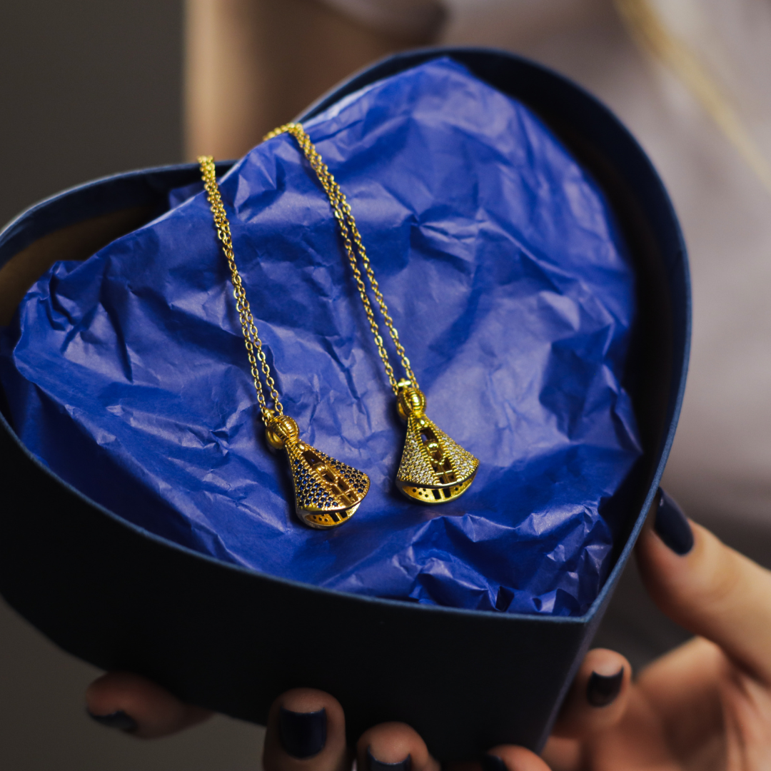 (ACQUISTA 1, RICEVI 2) Collana Madonna – Doppia Faccia e Placcata in Oro