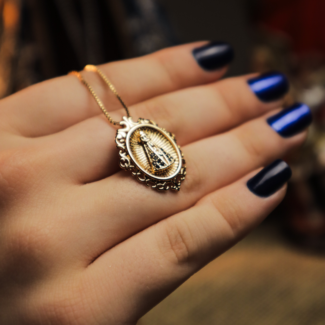 Collana della Madonna di Aparecida con Cornice in Oro