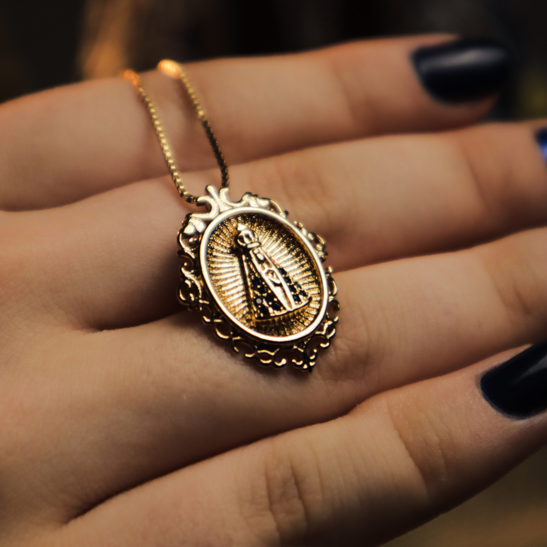 Collana della Madonna di Aparecida con Cornice in Oro