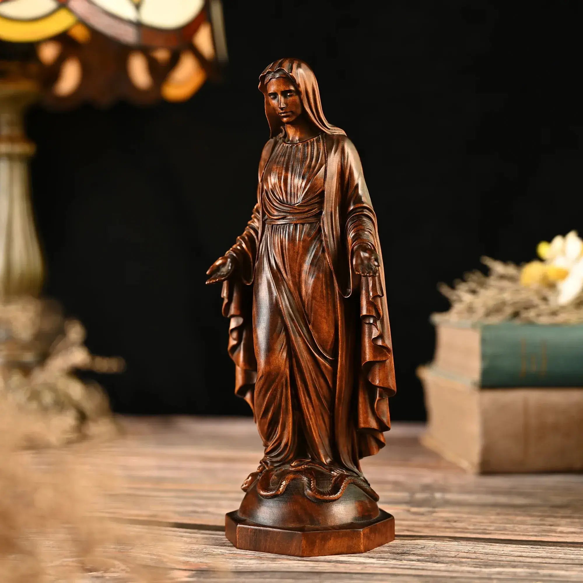 Immagine della Vergine Maria in Legno