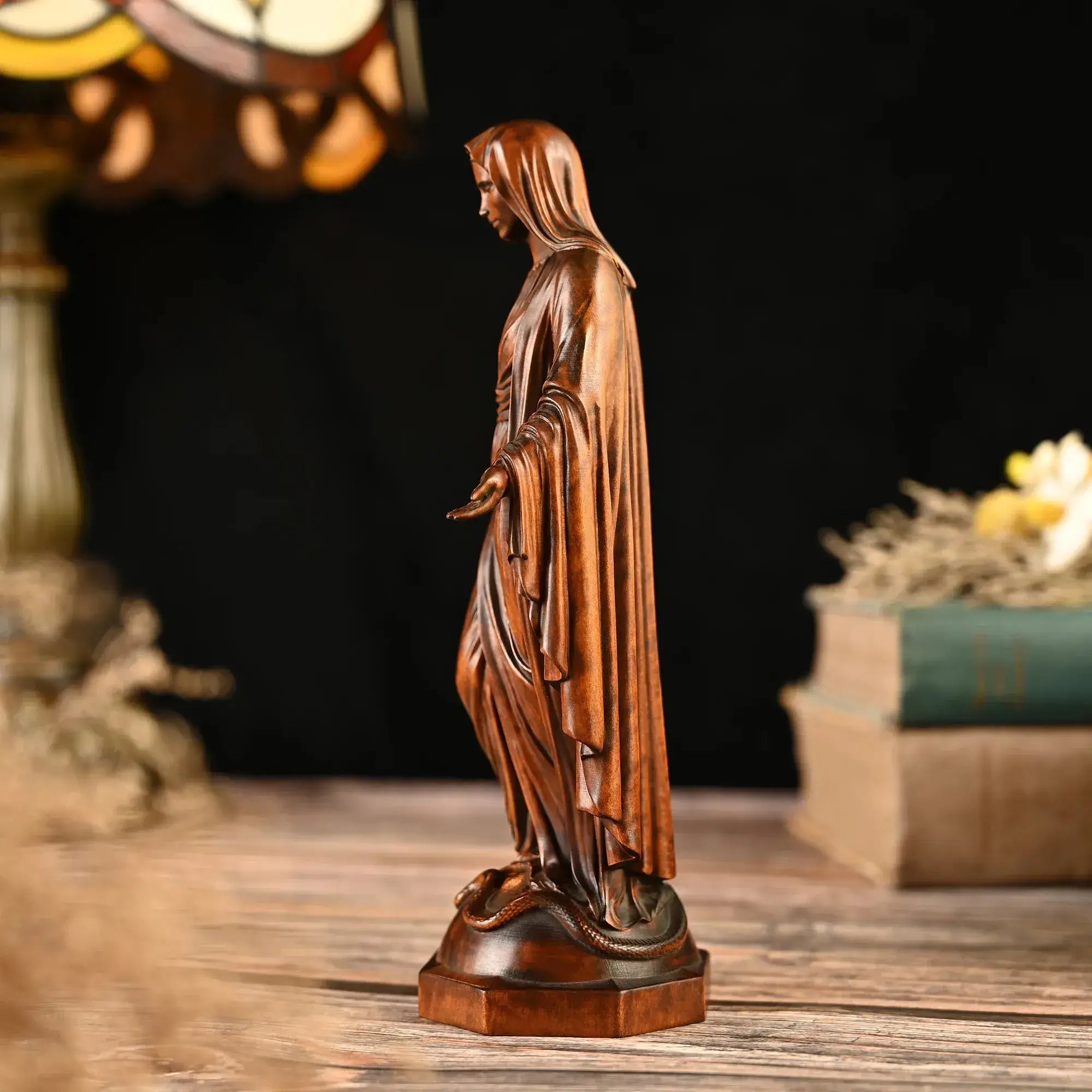 Immagine della Vergine Maria in Legno