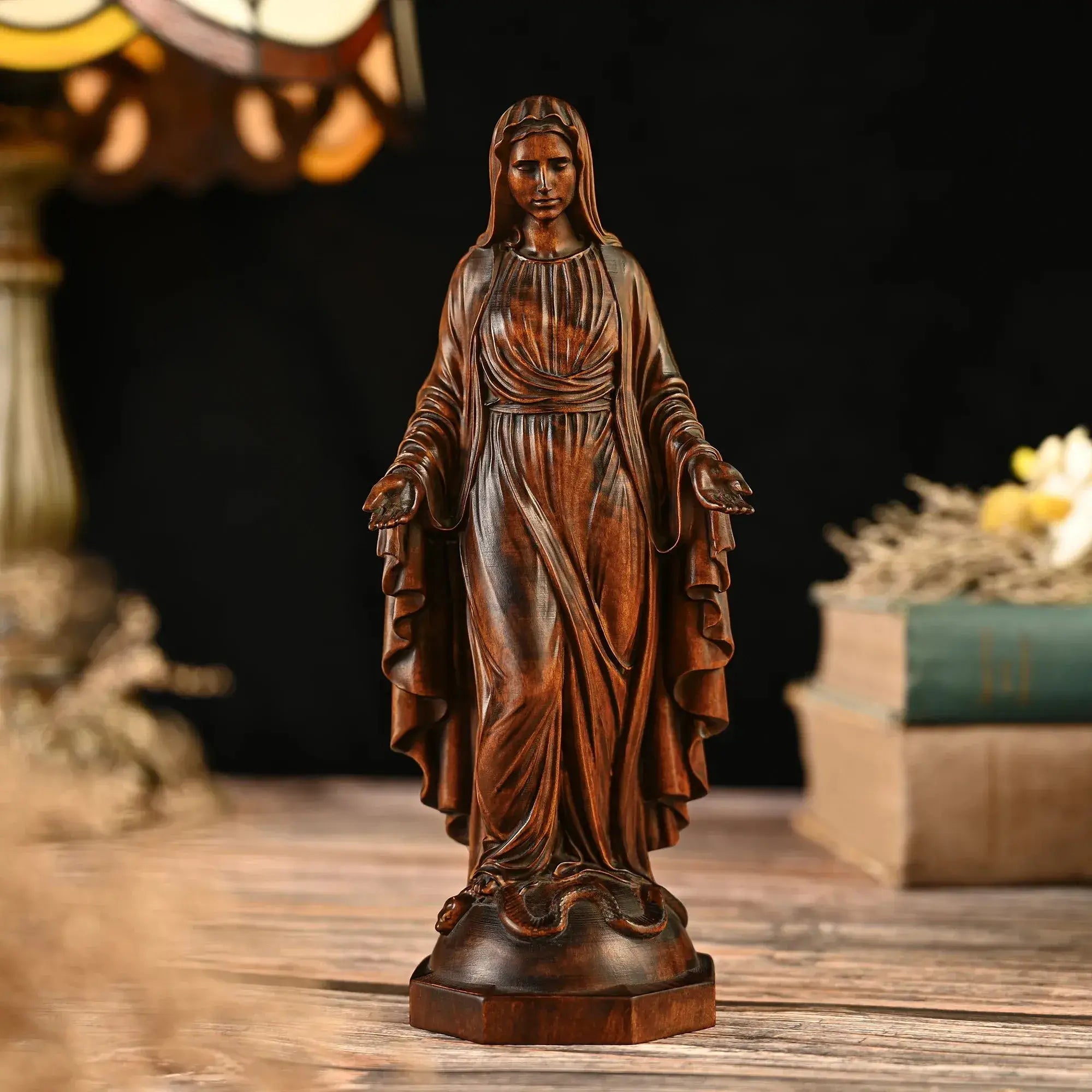 Immagine della Vergine Maria in Legno