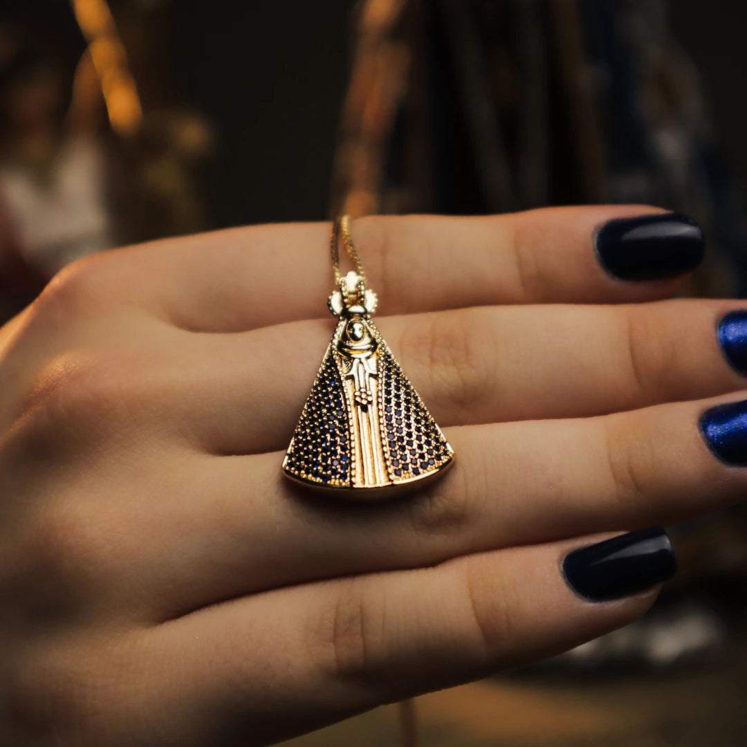 Collana Madonna di Aparecida – Realizzata in Zircone e Placcata in Oro